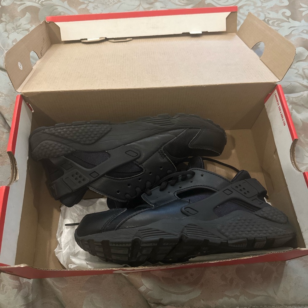 Nike Black huaraches